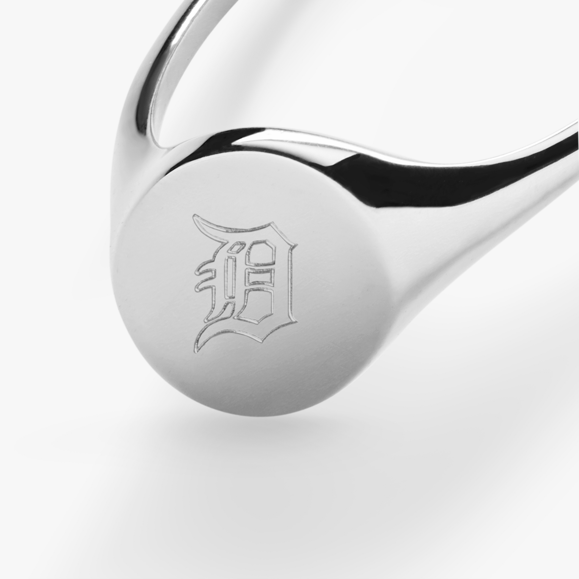 Petite Round Signet Ring - Sterling Silver